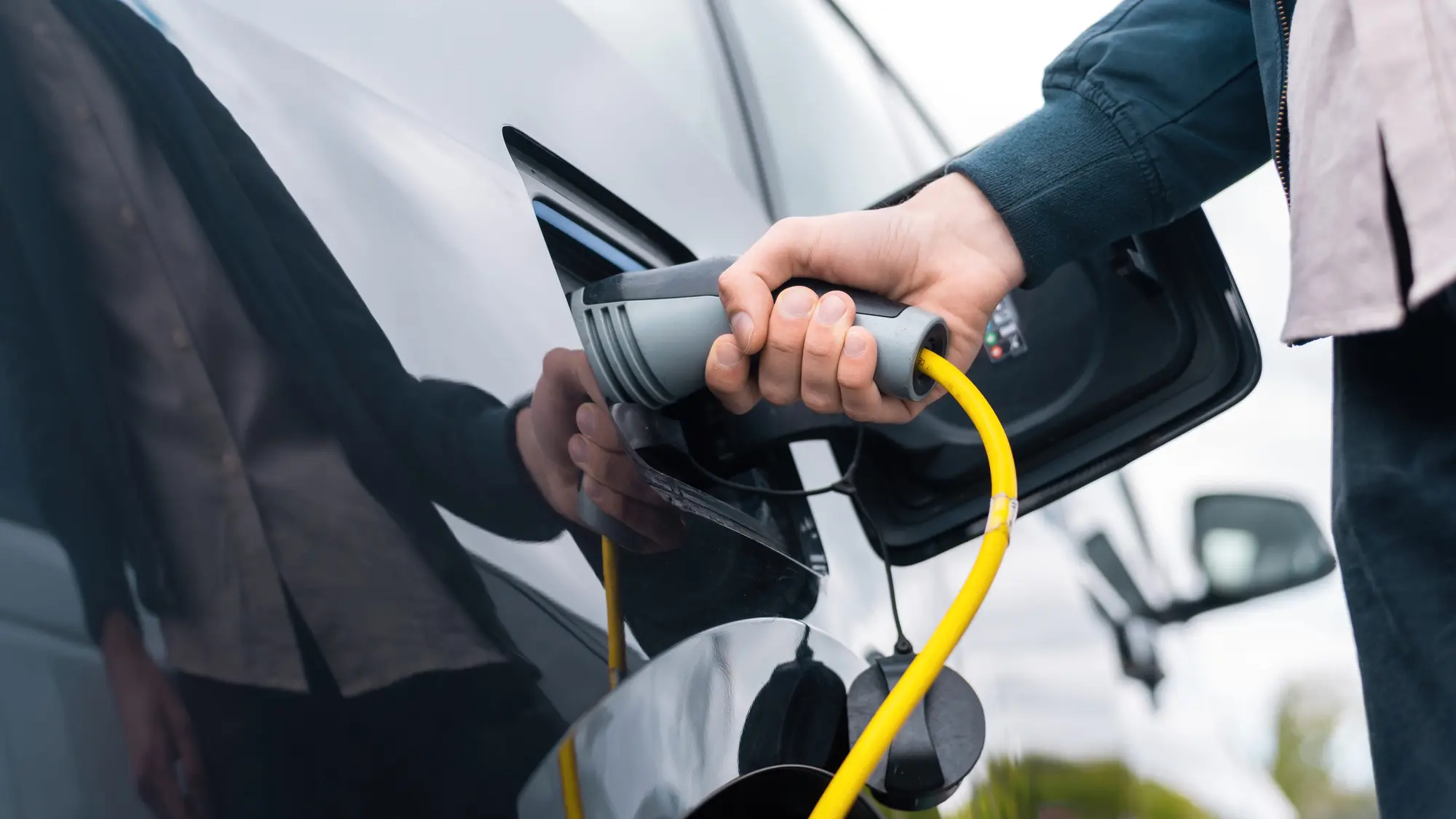 Osservatorio Mobilità: cresce l'interesse degli italiani per l'elettrico e l'ibrido
