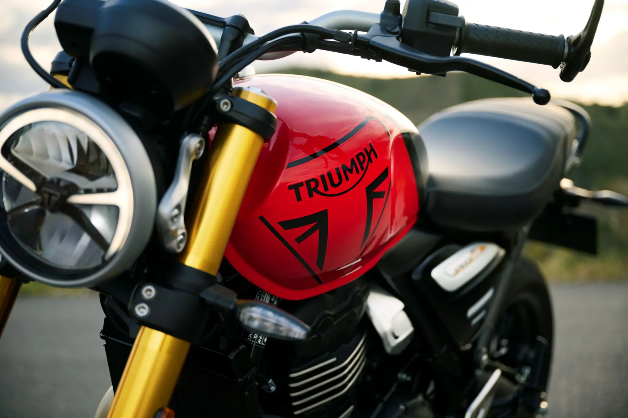 Triumph Motorcycles svela le nuove colorazioni per la gamma MY27: stile e carattere
