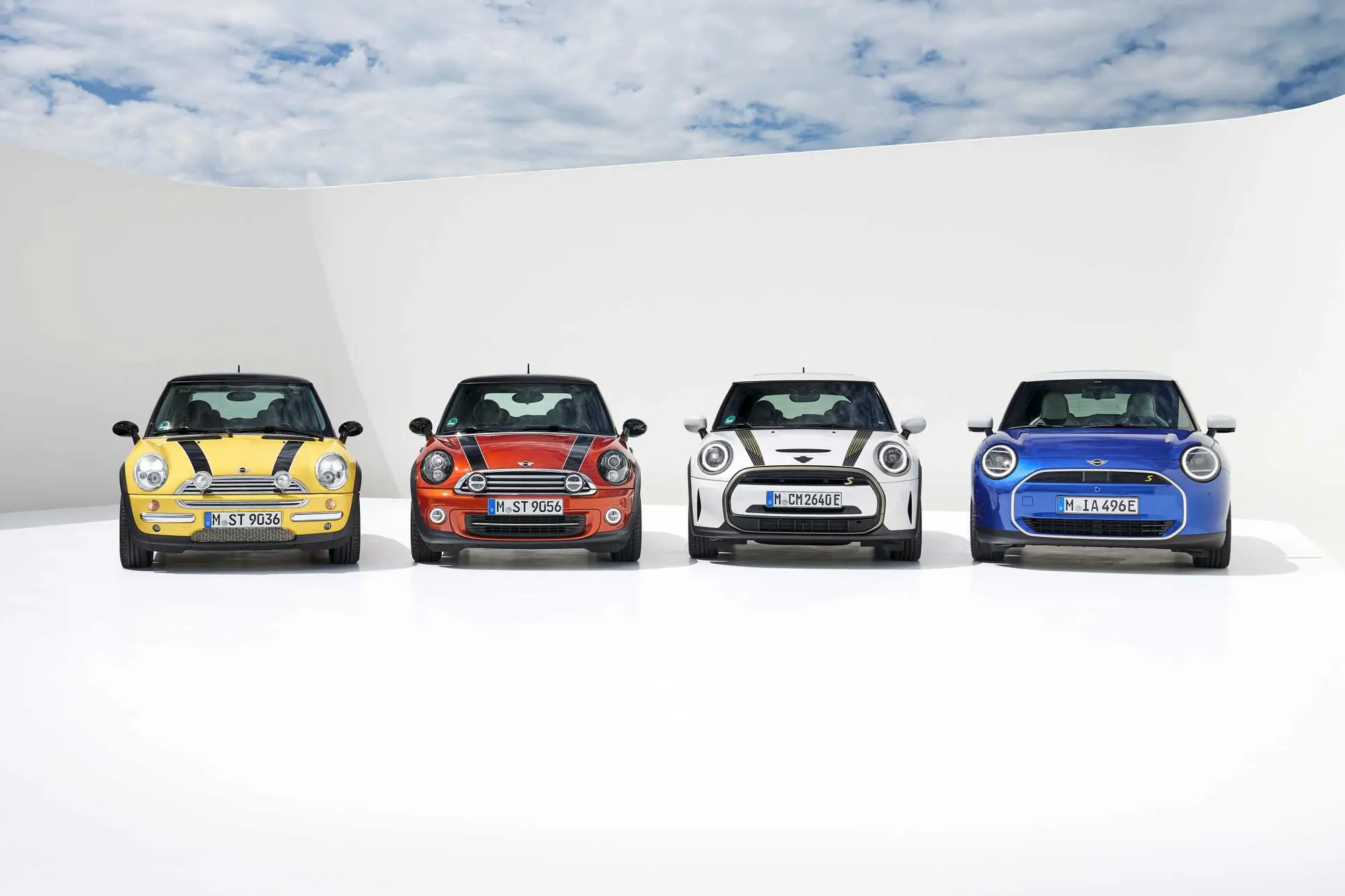 MINI celebra 25 anni di design unico: dal modello originale al futuro elettrico