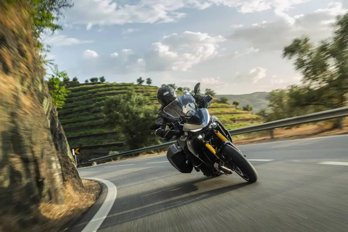 Estate in sella: Yamaha suggerisce tre itinerari spettacolari tra le montagne italiane