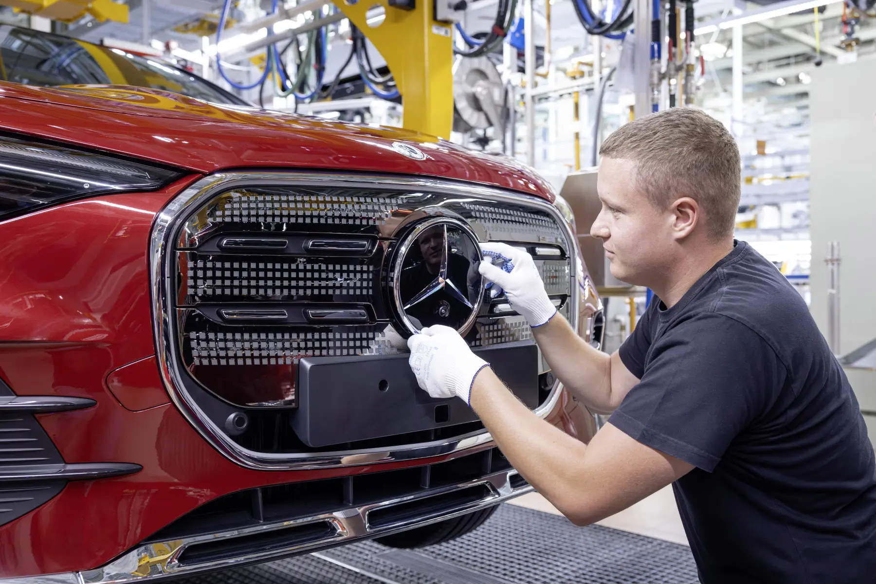 Mercedes-Benz avvia la produzione della nuova GLA ibrida nello stabilimento di Rastatt