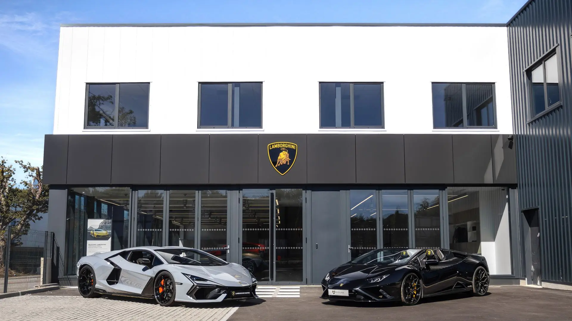 Lamborghini apre a Nantes: nuovo showroom con gamma ibrida protagonista