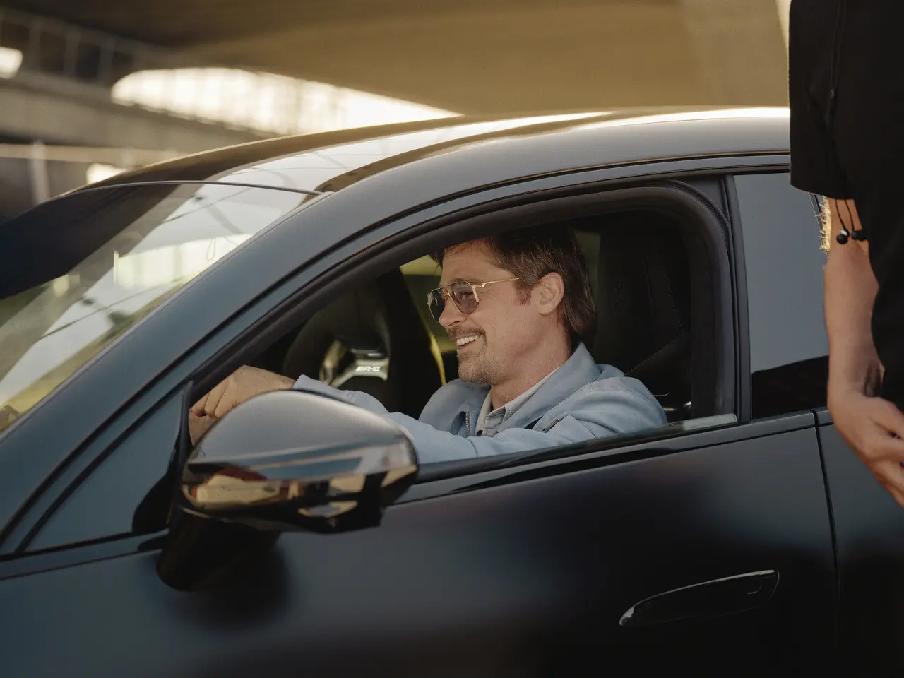 Brad Pitt volto della campagna Mercedes-AMG GT Coupé 4: fascino e tecnologia al volante