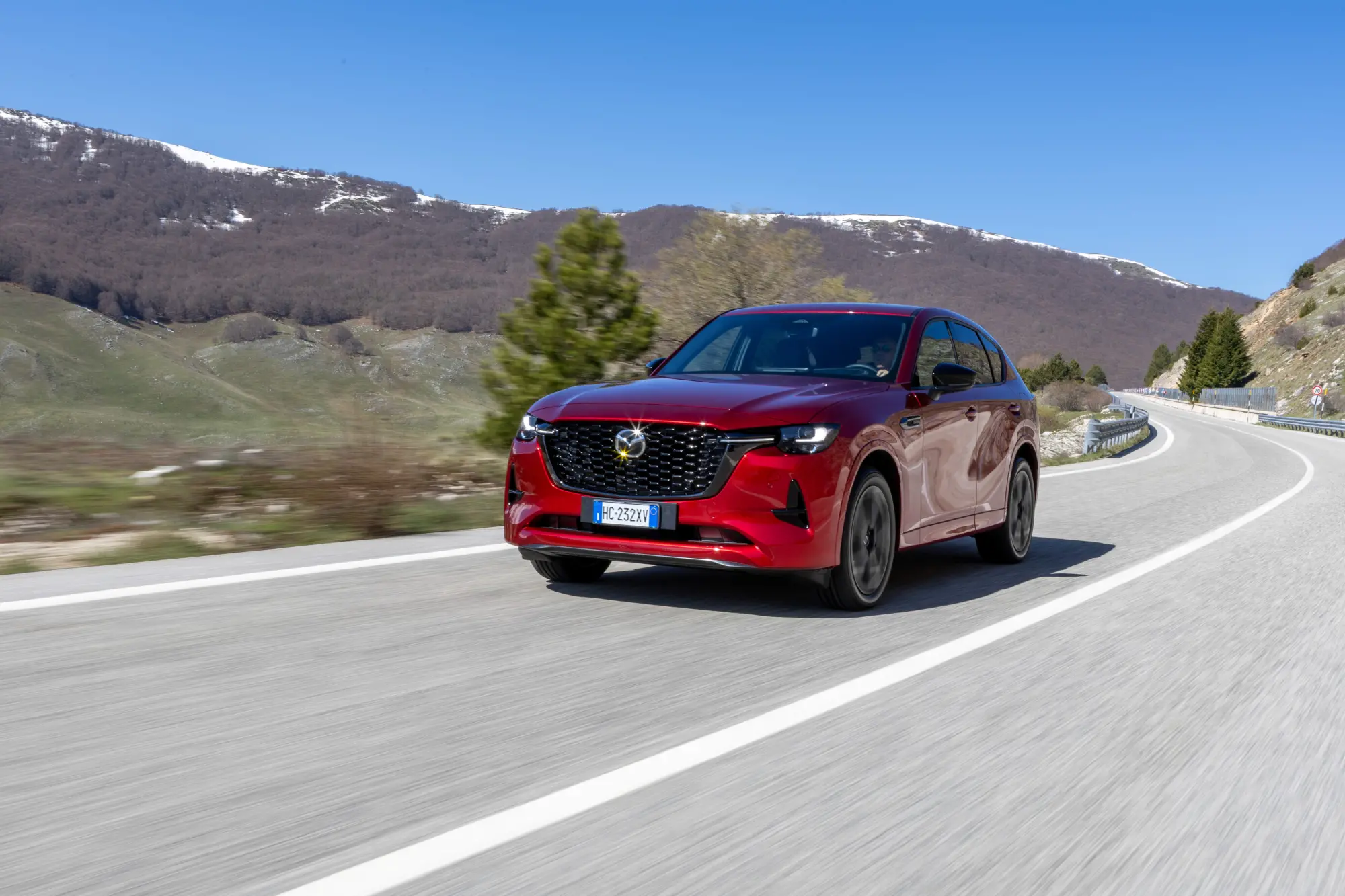 Mazda CX-60: 1.000 euro in buoni carburante Q8 per chi sceglie il SUV