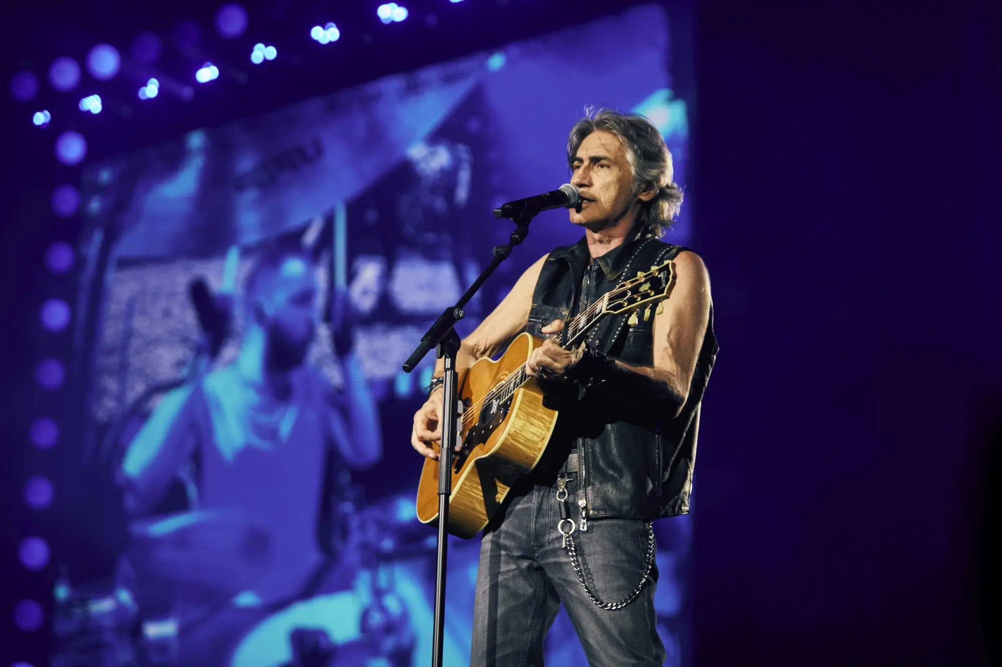Ligabue accende San Siro: il tour Certe Notti verso il gran finale nei palasport