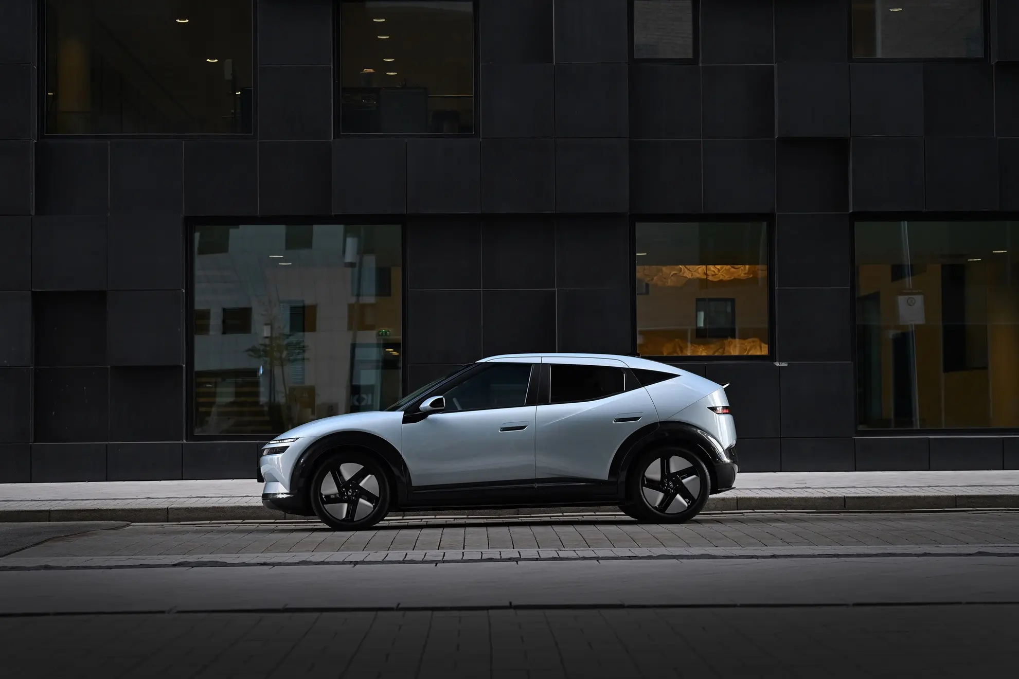 Hyundai IONIQ 3: design raffinato e tecnologia all'avanguardia per la mobilità elettrica
