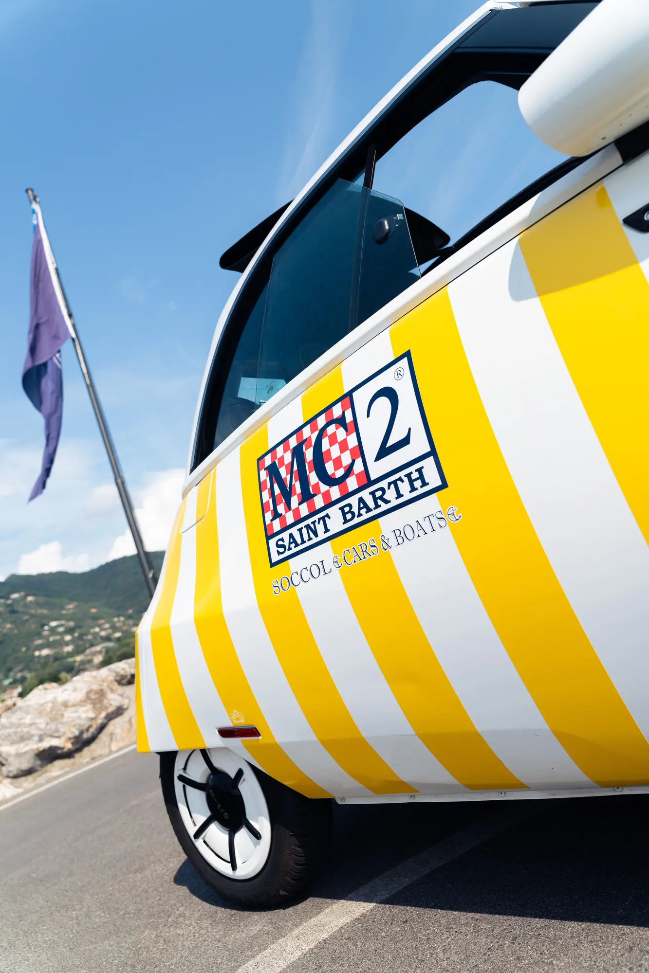 Microlino e MC2 Saint Barth lanciano una capsule collection unica per l'estate