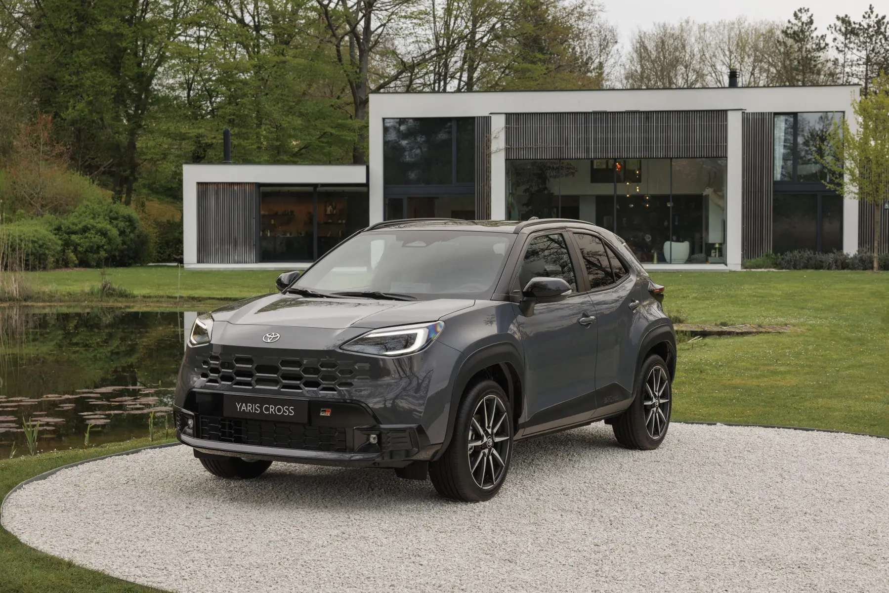 Toyota svela la nuova Yaris Cross alla Milano Design Week: tecnologia ed esclusività